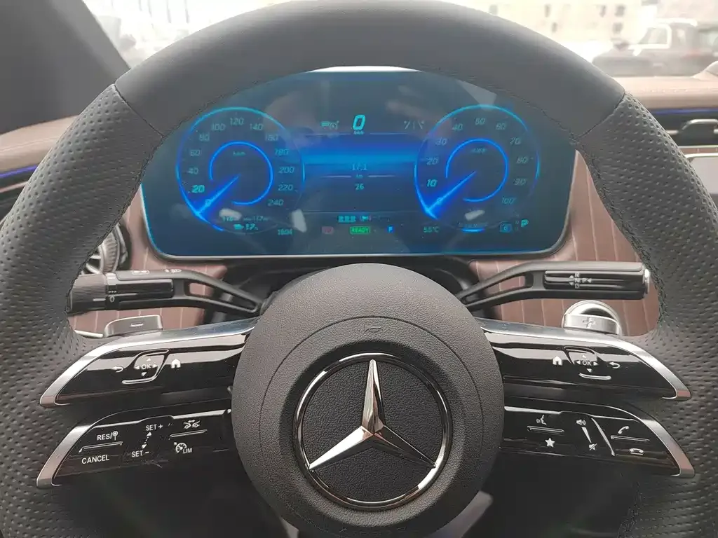 Mercedes-Benz EQE SUV — фото 4