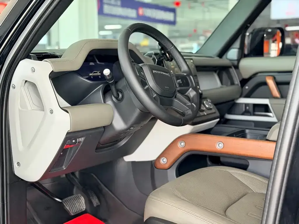 Land Rover Defender — фото 10