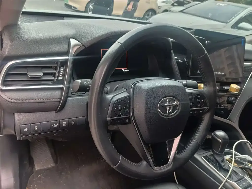 Toyota Camry — фото 2