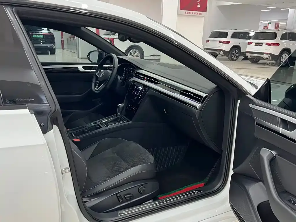 Volkswagen CC 2023 из CN, фото 10