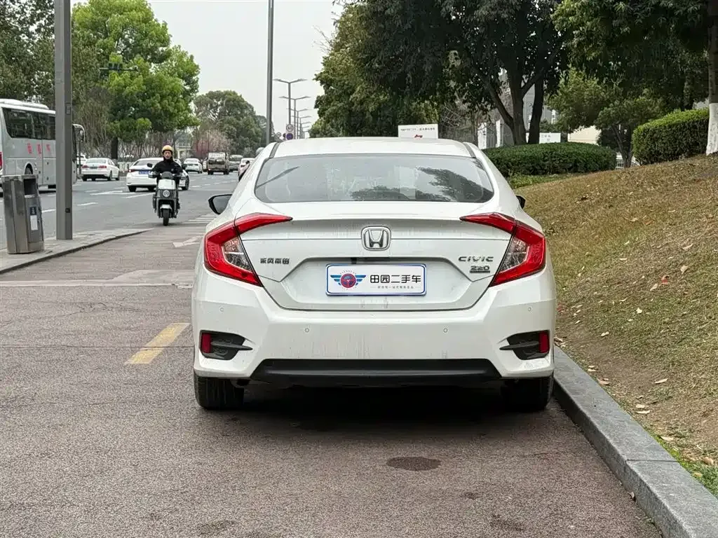 Honda Civic — фото 7