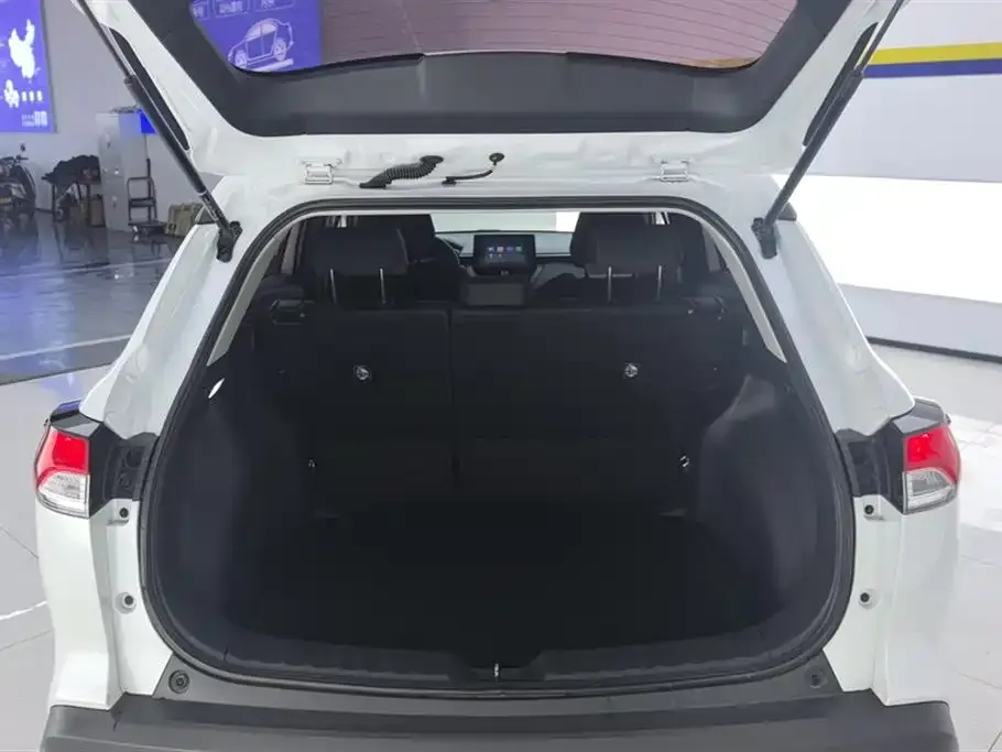 Toyota Corolla Cross 2023 из CN, фото 8