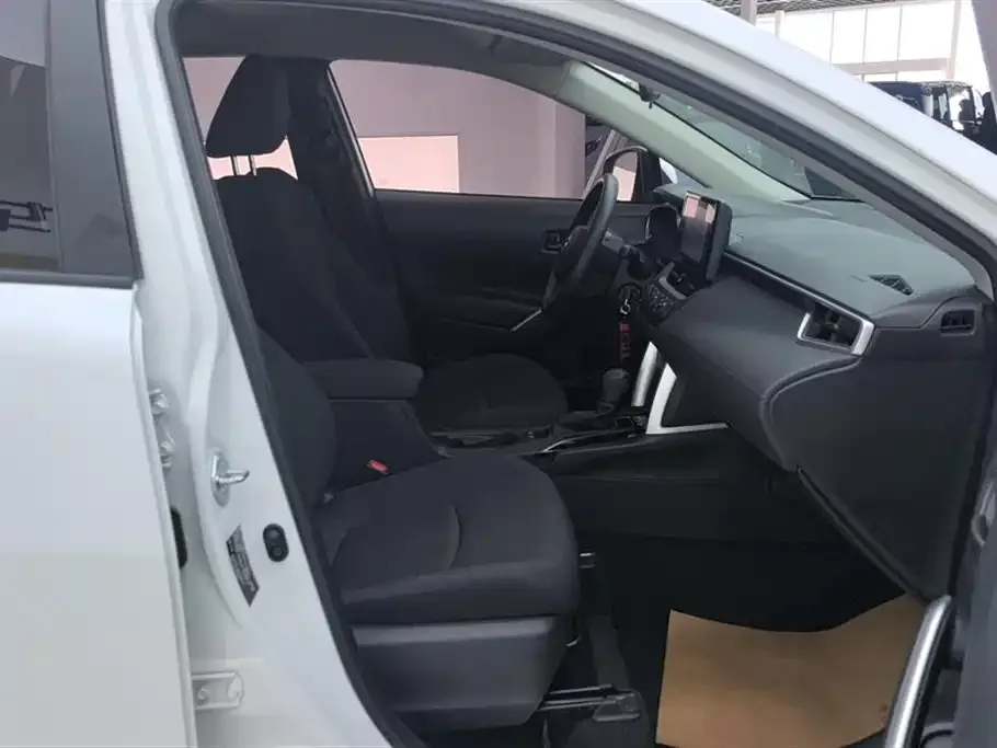 Toyota Corolla Cross 2023 из CN, фото 7