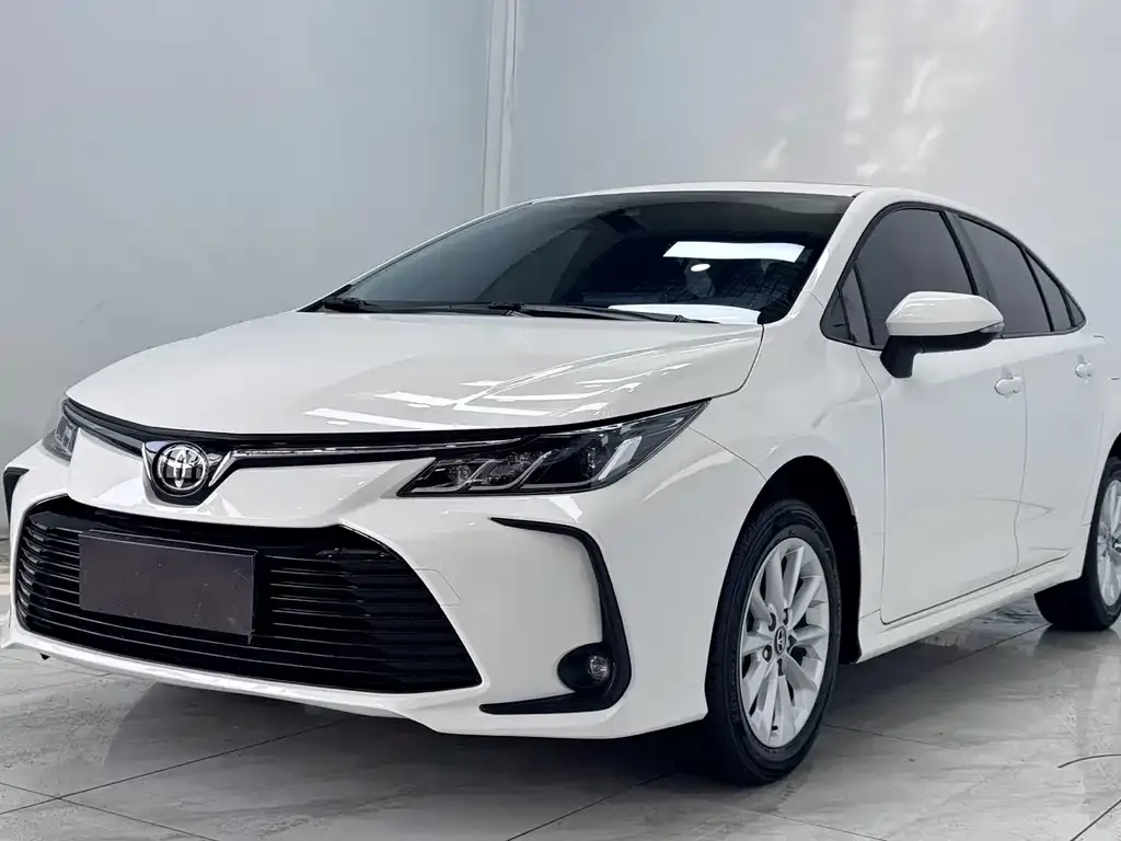 Toyota Corolla — фото 1