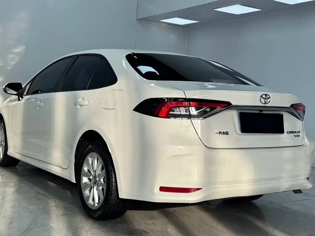 Toyota Corolla — фото 6