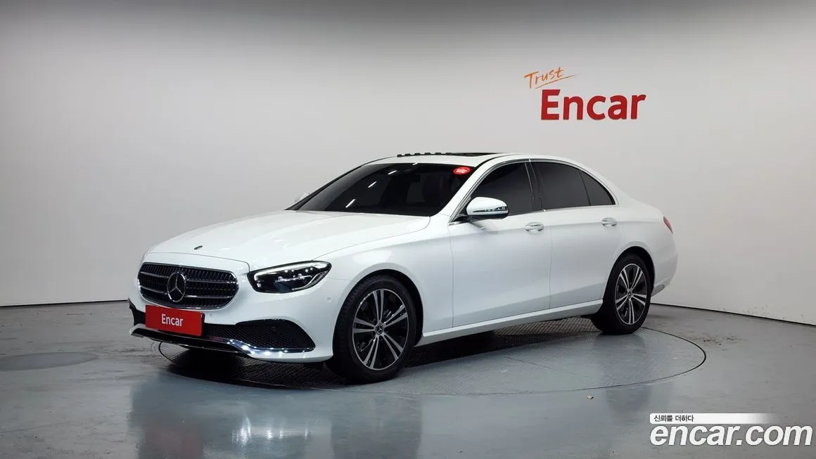 Mercedes-Benz E-Class — фото 1