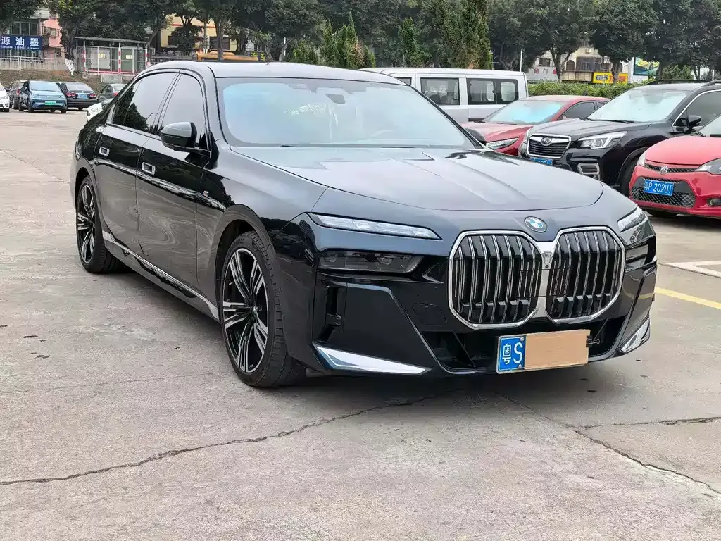 BMW 7 Series — фото 9