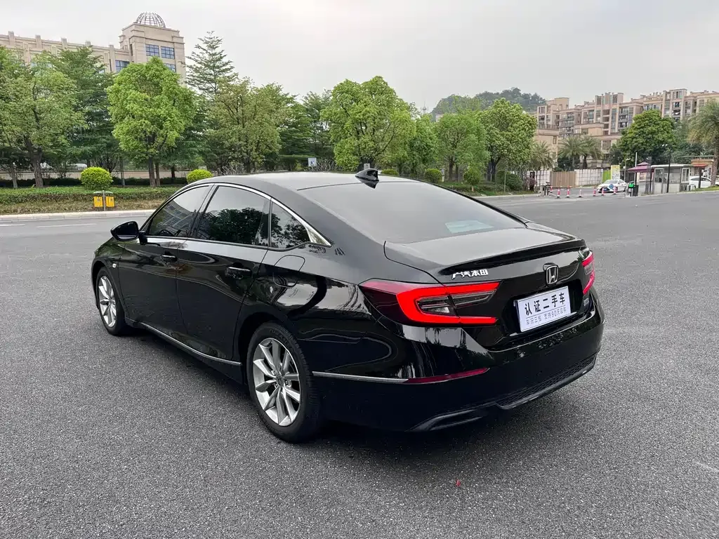 Honda Accord — фото 8
