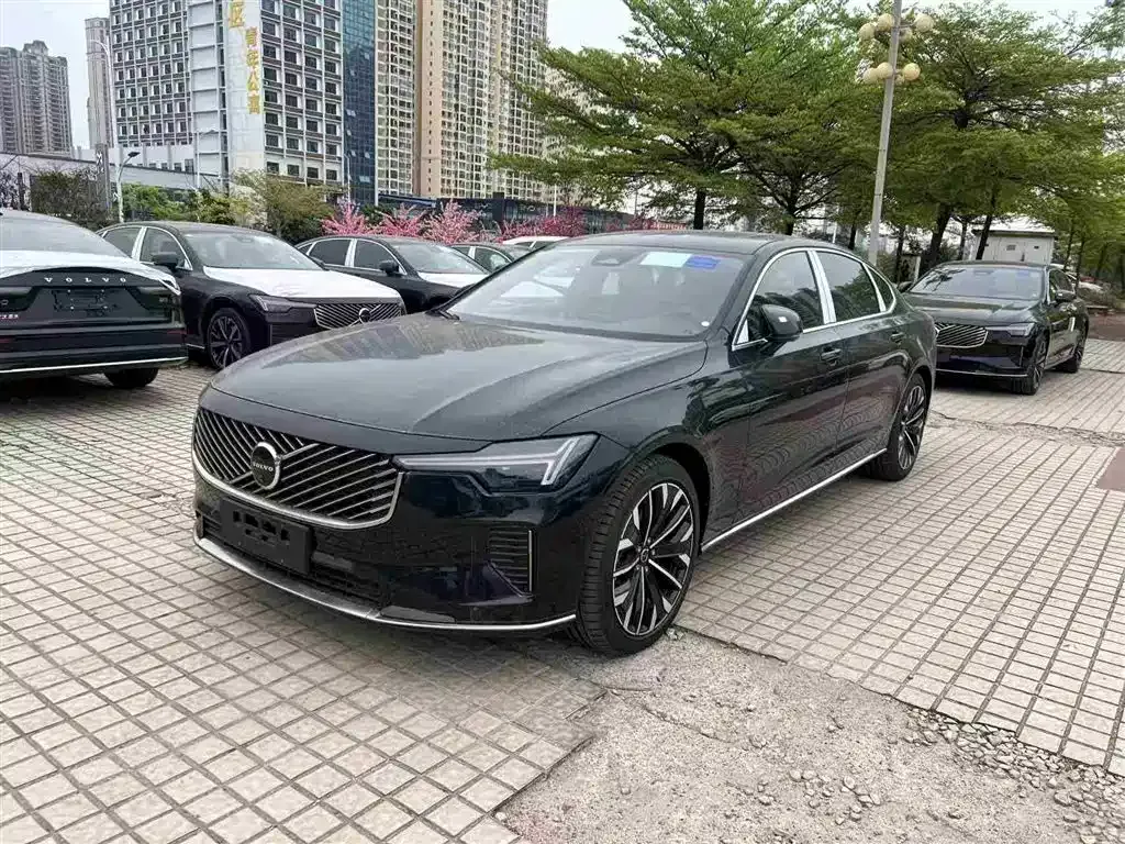 Volvo S90 — фото 1