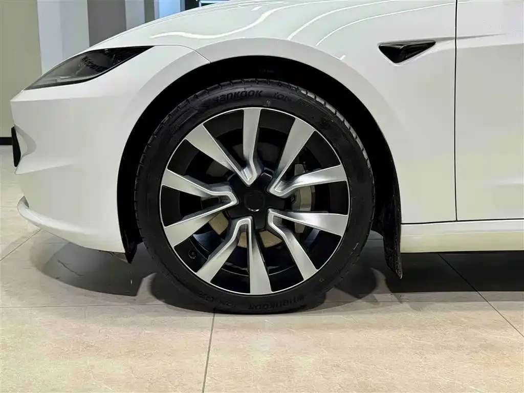 Tesla Model 3 — фото 6