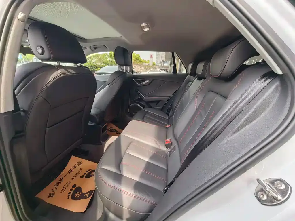 Audi Q2L 2023 из CN, фото 3