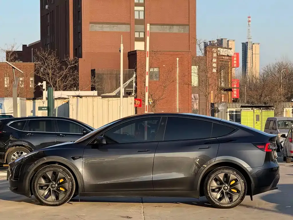 Tesla Model Y 2024 из CN, фото 4