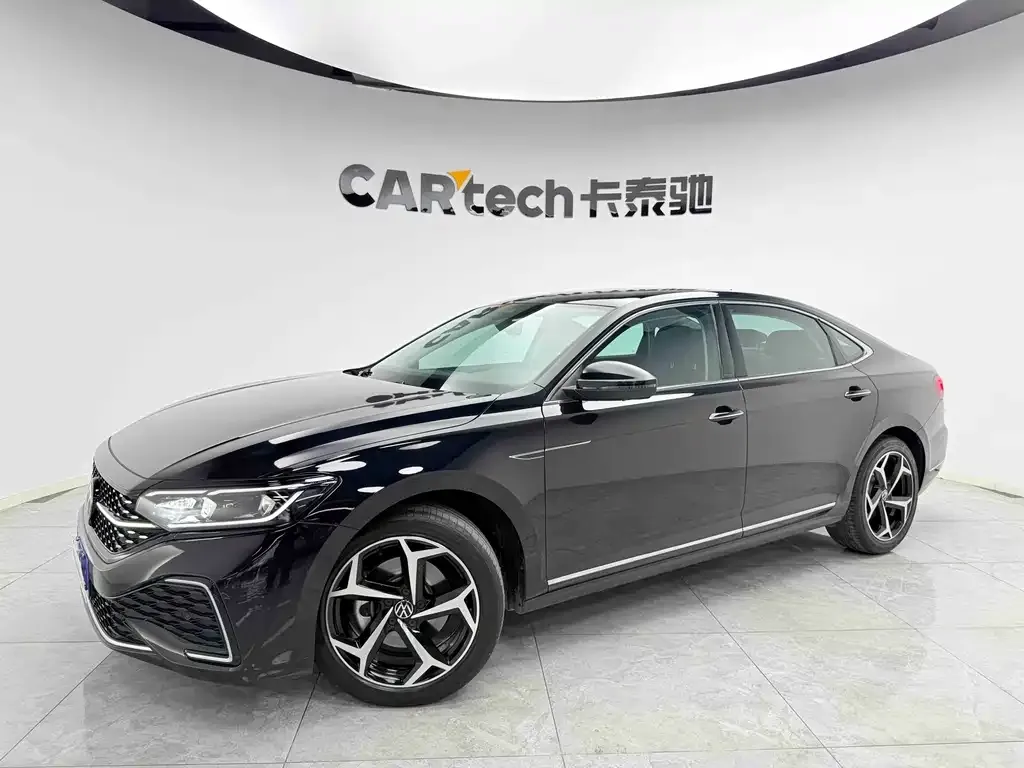 Volkswagen Passat — фото 1