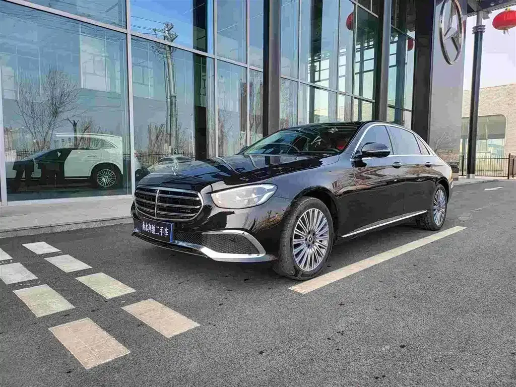 Mercedes-Benz E-Class — фото 1