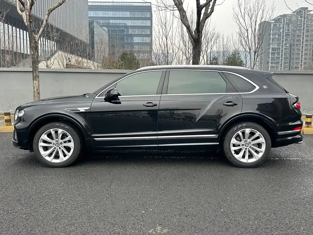 Bentley Bentayga 2025 из CN, фото 10