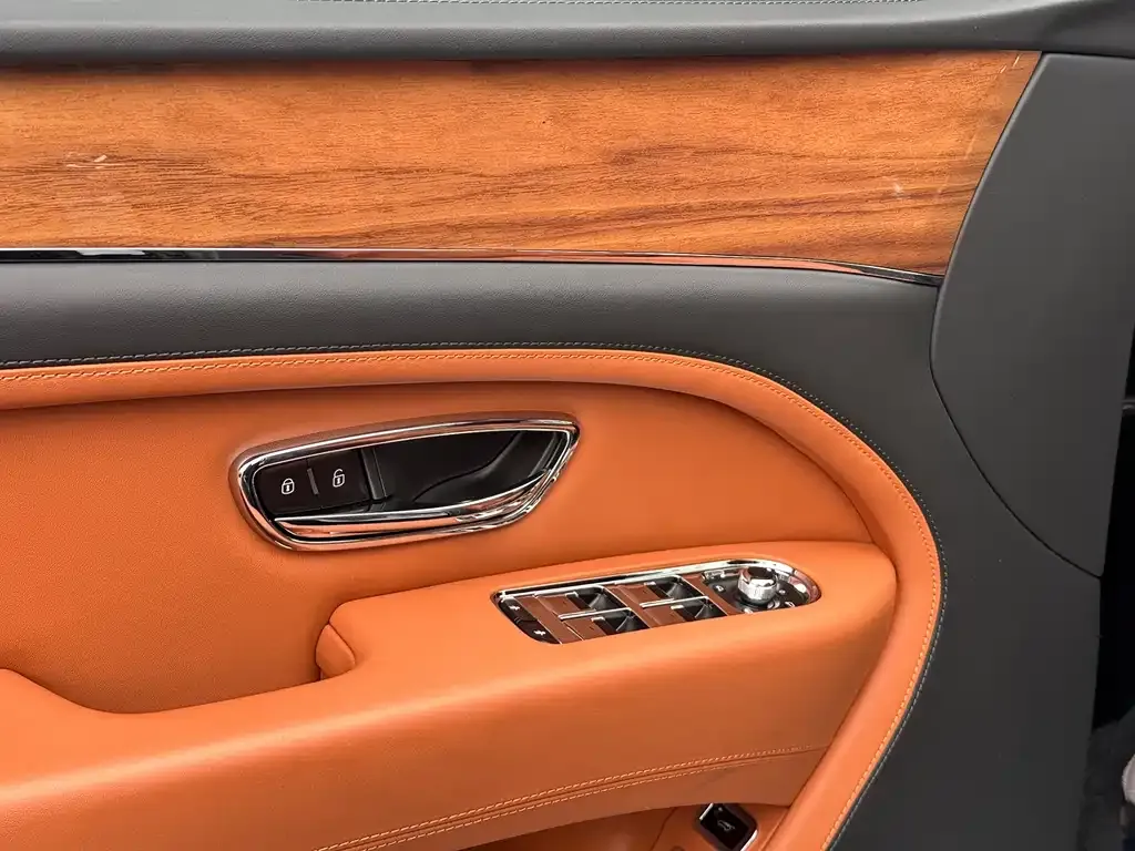 Bentley Bentayga 2025 из CN, фото 4