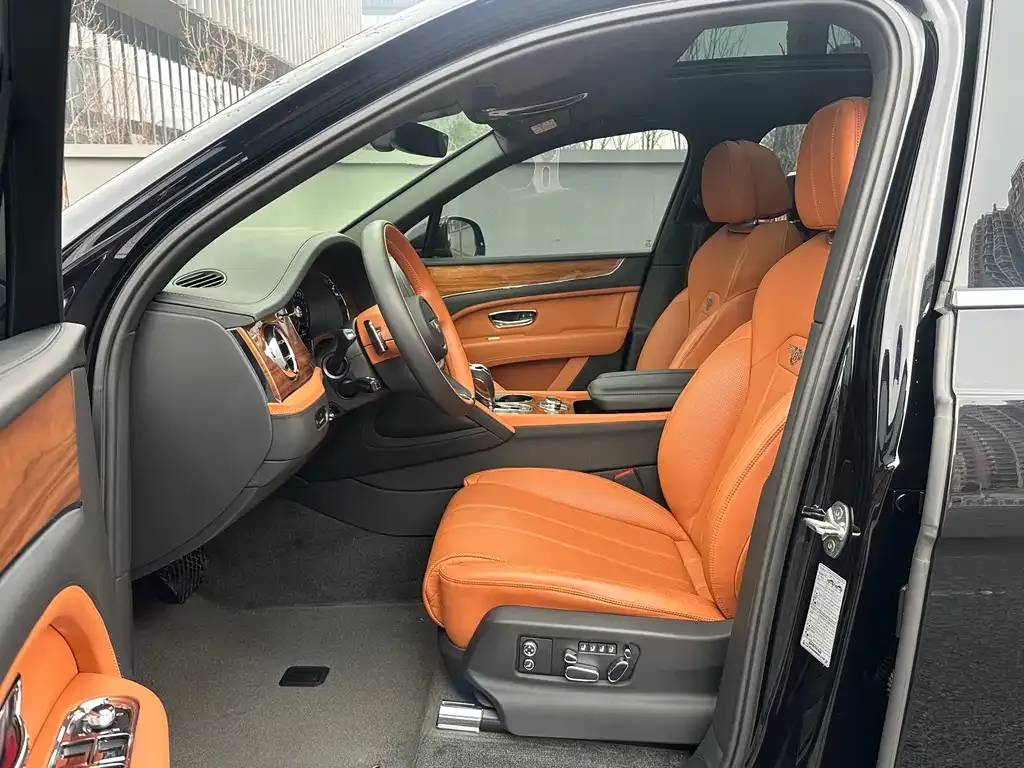 Bentley Bentayga 2025 из CN, фото 6