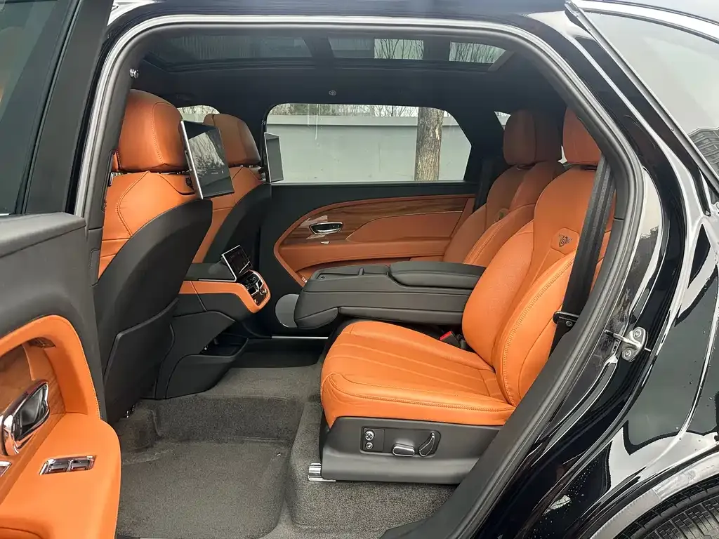 Bentley Bentayga 2025 из CN, фото 8