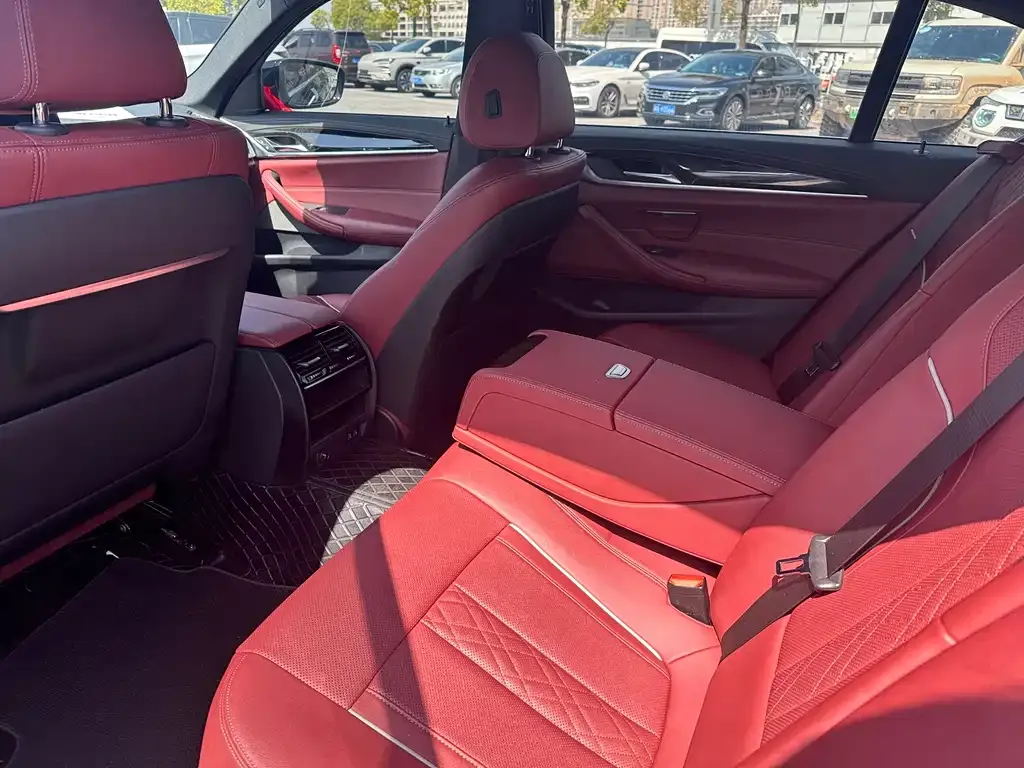 BMW 5 Series 2023 из CN, фото 2