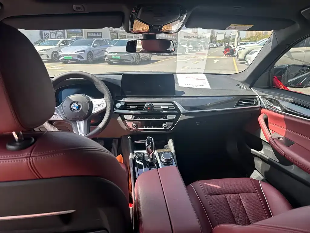 BMW 5 Series 2023 из CN, фото 4