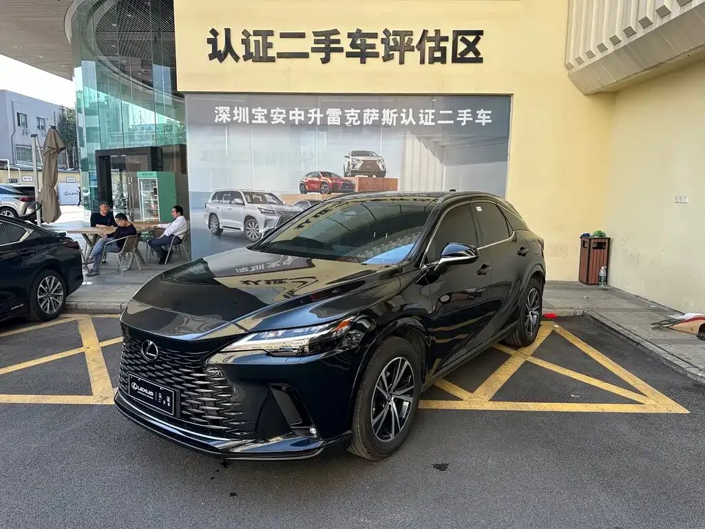Lexus RX — фото 1