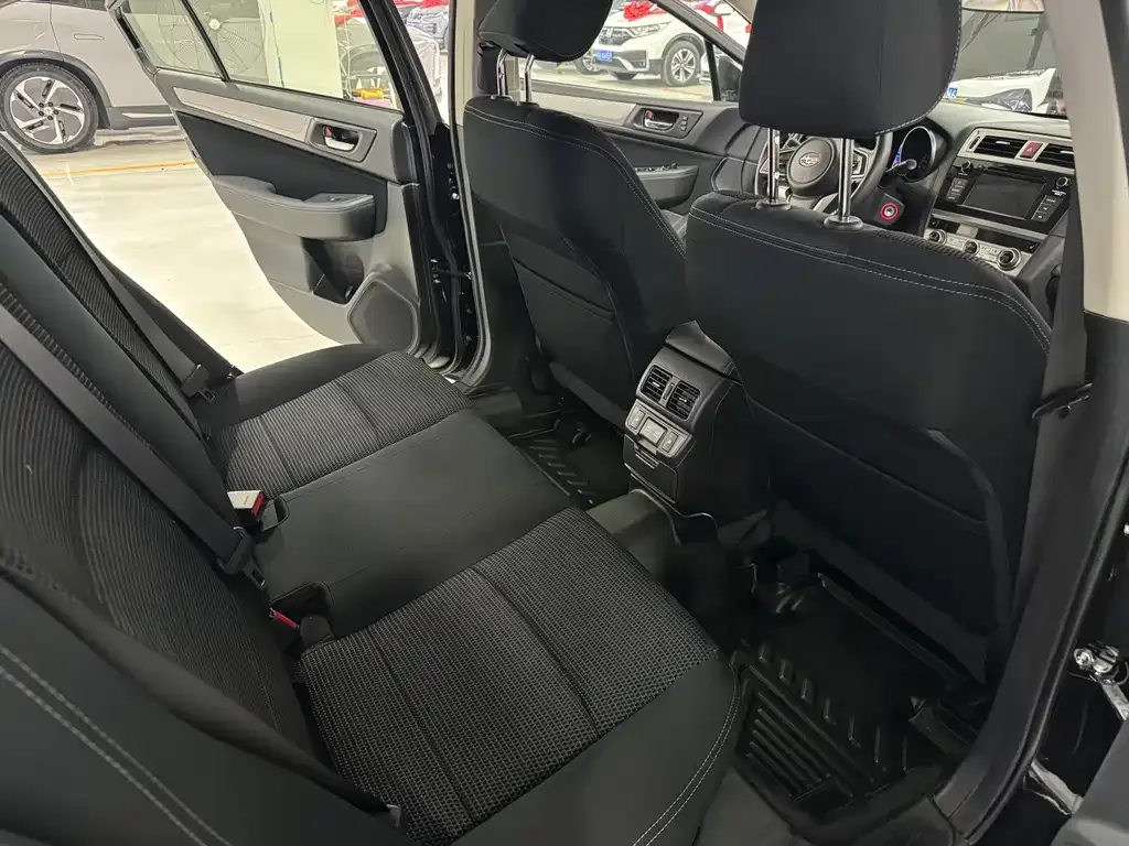 Subaru Legacy 2021 из CN, фото 3