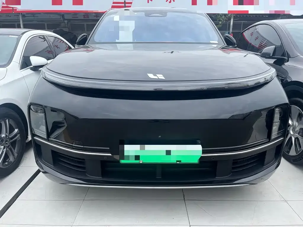 Li Auto L8 — фото 9