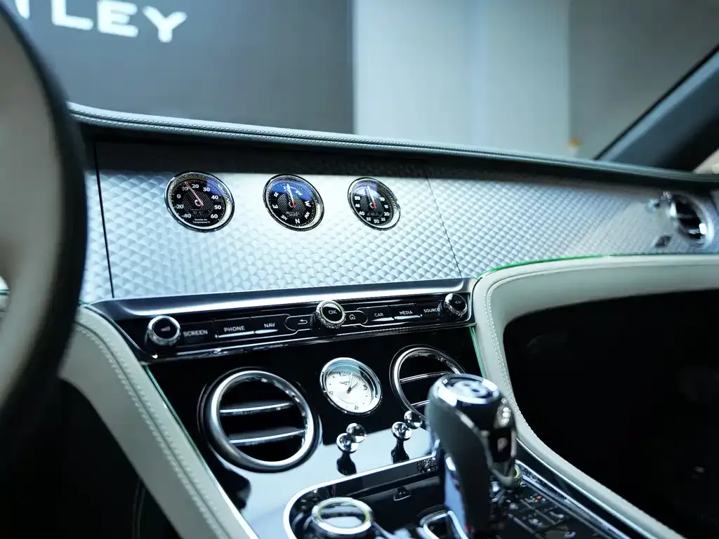 Bentley Continental 2024 из CN, фото 4