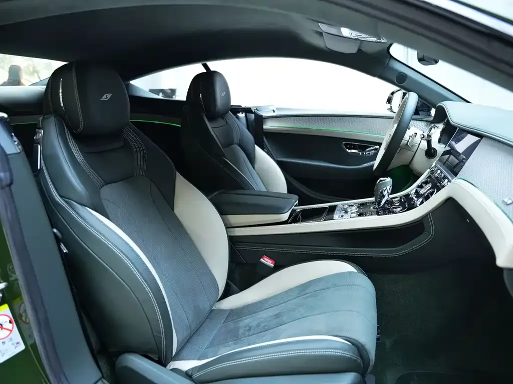 Bentley Continental 2024 из CN, фото 10