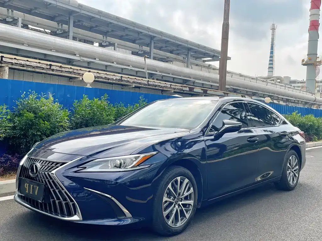 Lexus ES — фото 1