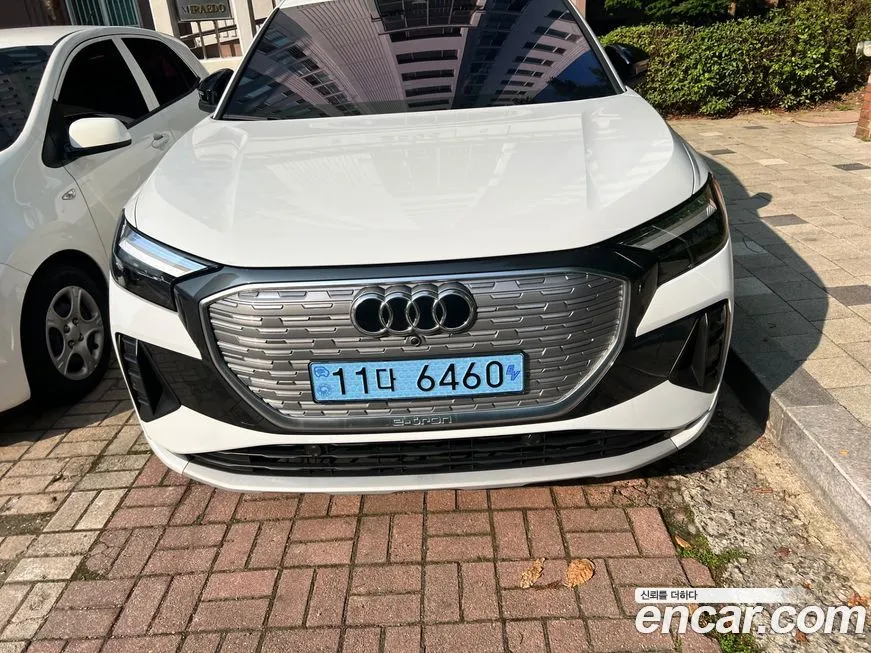 Audi Q4 e-tron — фото 1