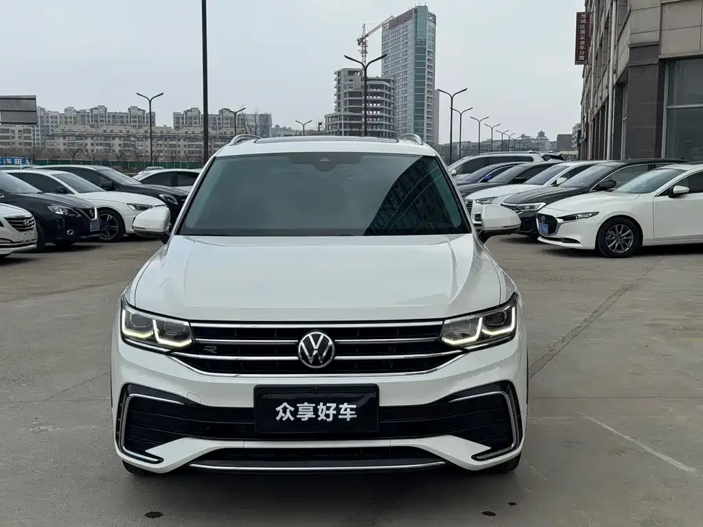 Volkswagen Tiguan L — фото 3
