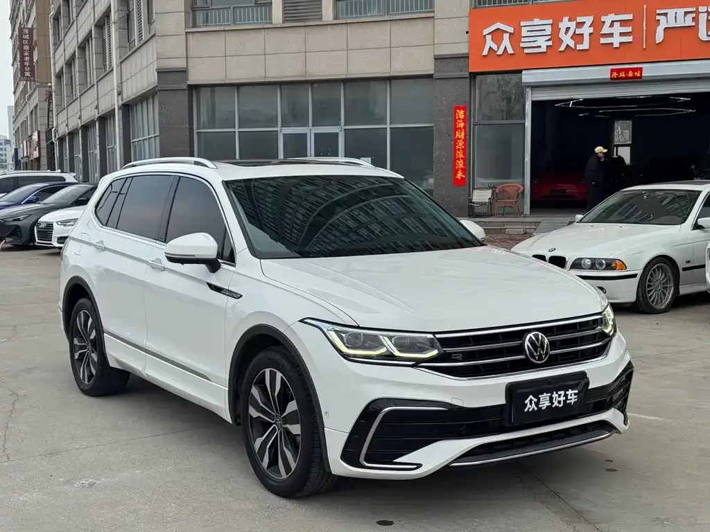 Volkswagen Tiguan L — фото 5