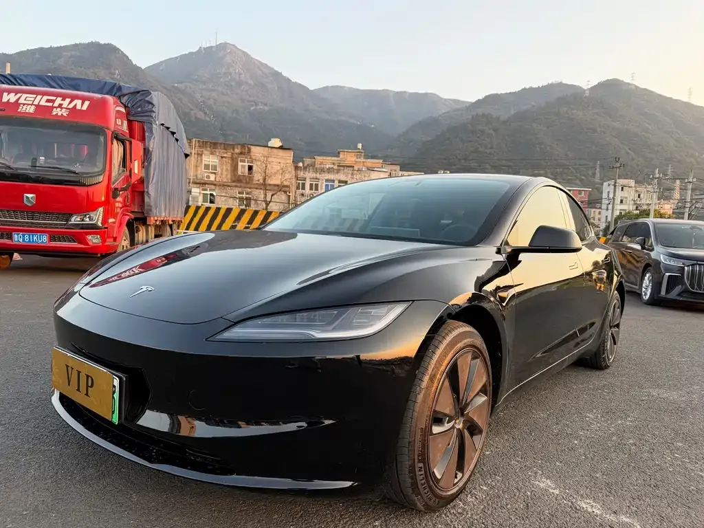 Tesla Model 3 — фото 5
