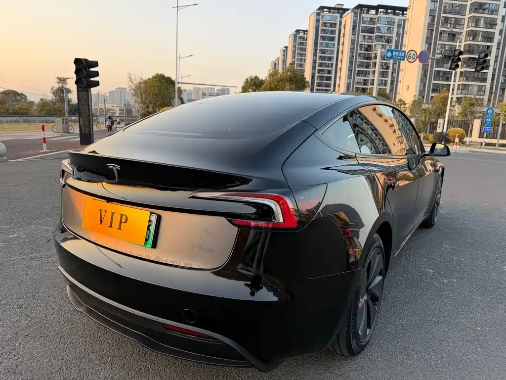 Tesla Model 3 — фото 6