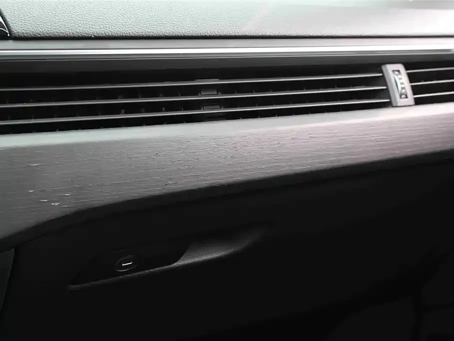 Audi A4L 2024 из CN, фото 2