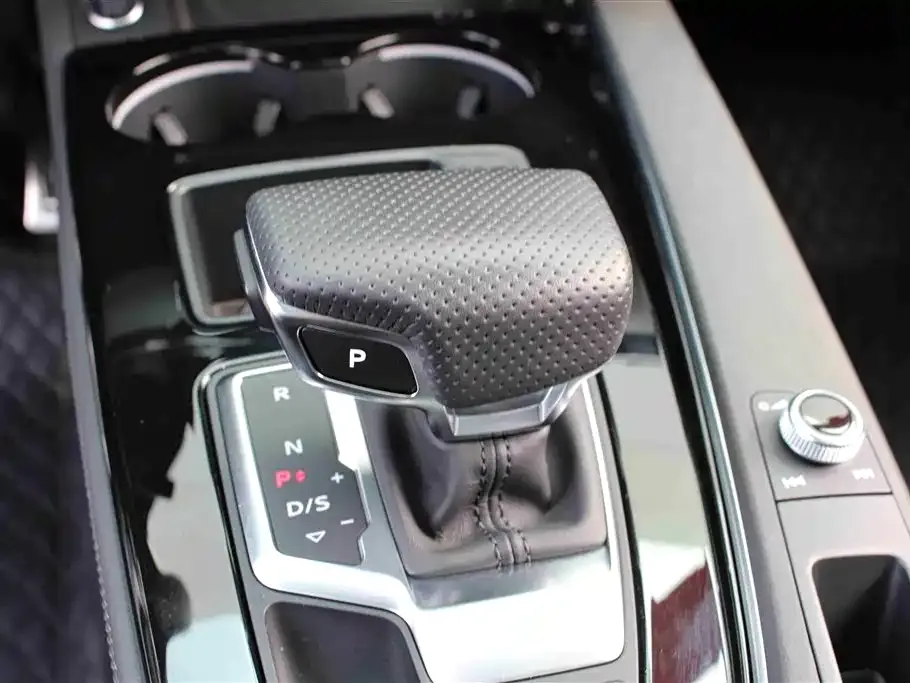 Audi A4L 2024 из CN, фото 9