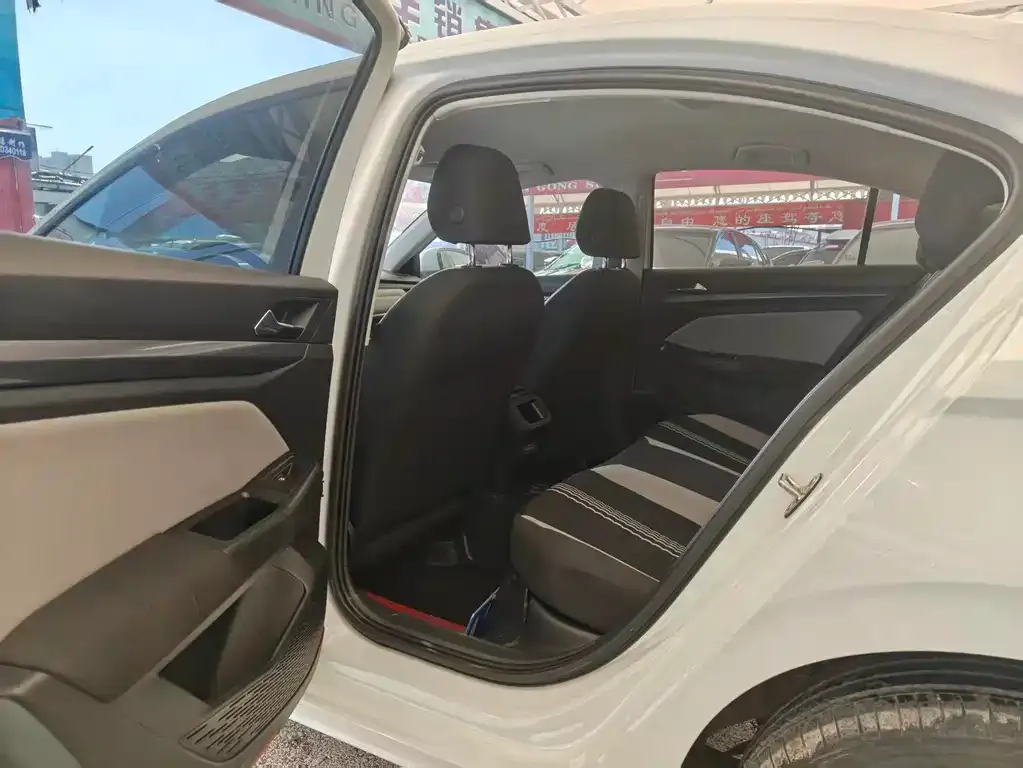 Volkswagen Bora 2023 из CN, фото 7