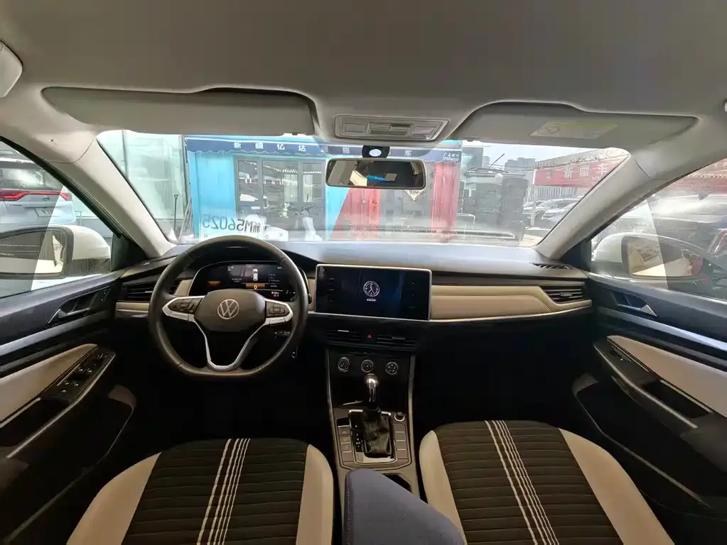 Volkswagen Bora 2023 из CN, фото 2