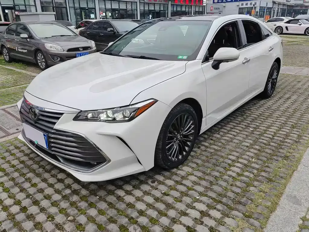Toyota Avalon — фото 1