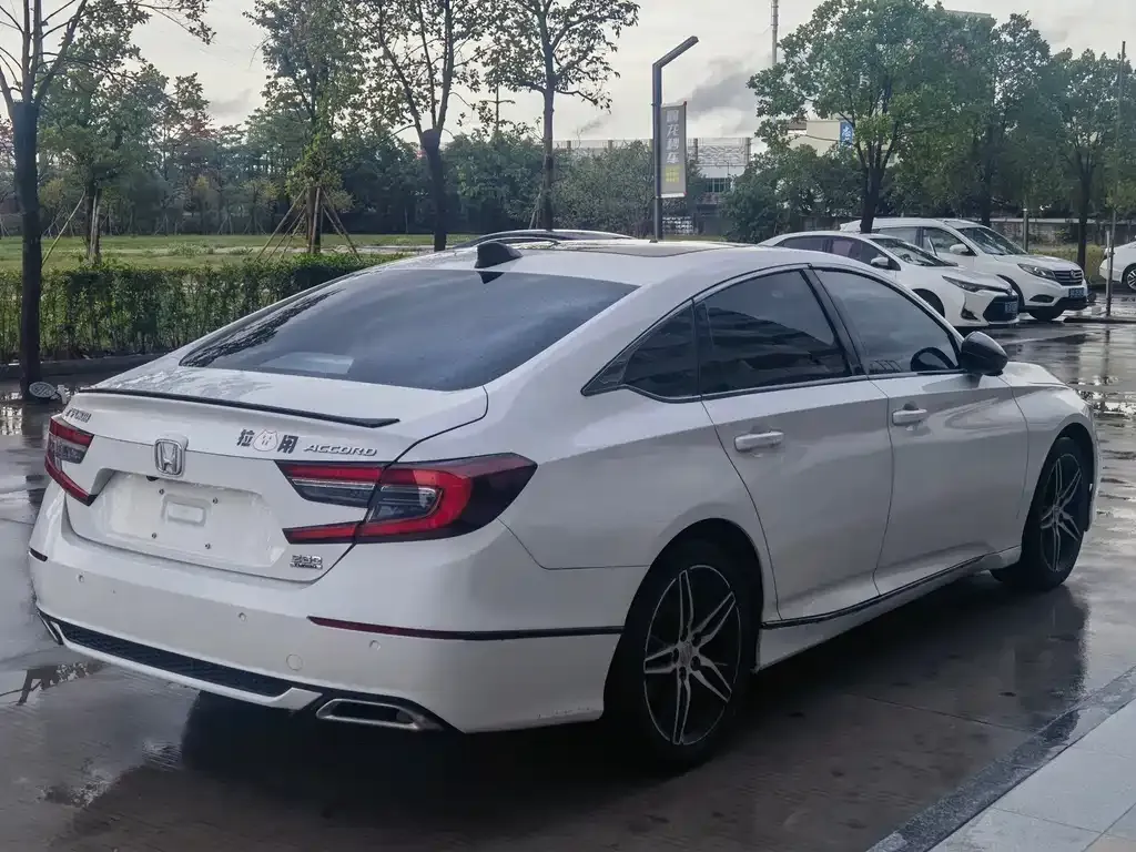 Honda Accord — фото 9