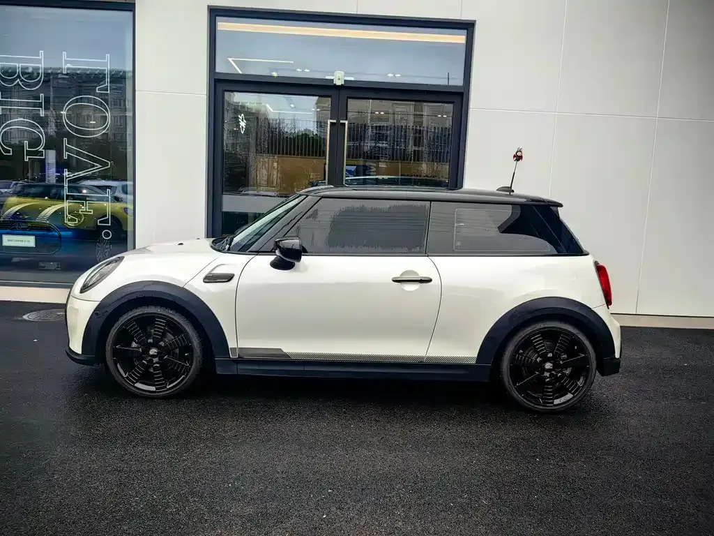 MINI Cooper (3-door) 2023 из CN, фото 6