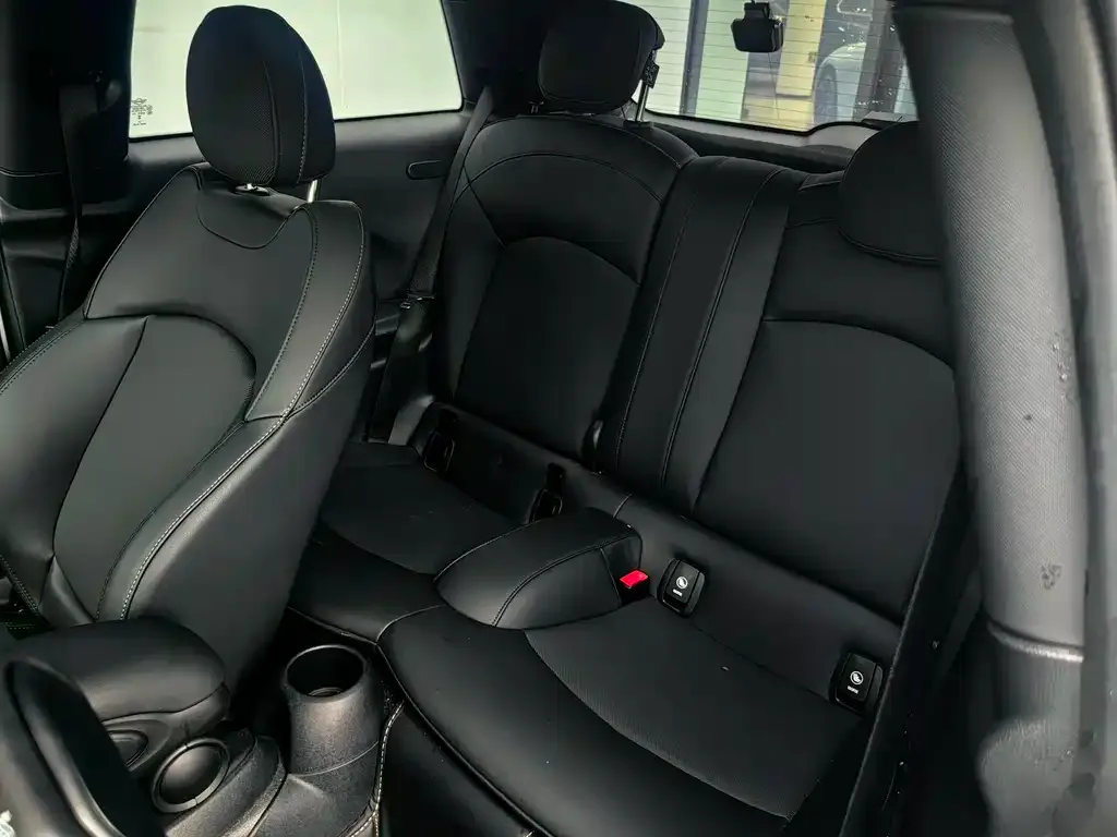 MINI Cooper (3-door) 2023 из CN, фото 2