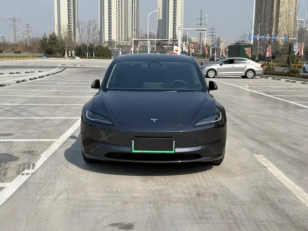 Tesla Model 3 — фото 1