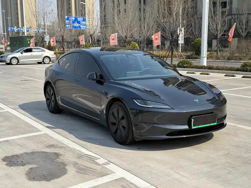 Tesla Model 3 — фото 9