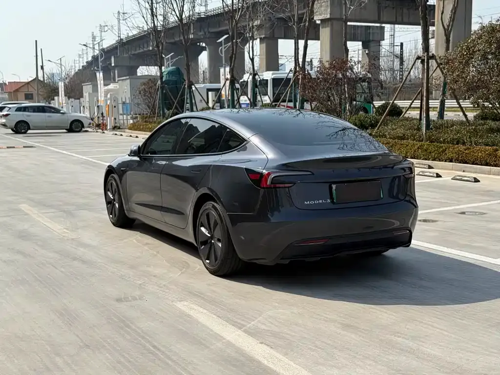 Tesla Model 3 — фото 8