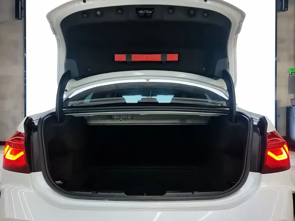 BMW 1 Series 2023 из CN, фото 5