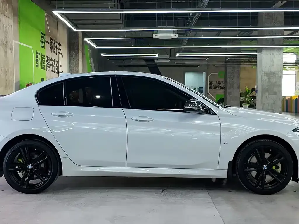 BMW 1 Series 2023 из CN, фото 9