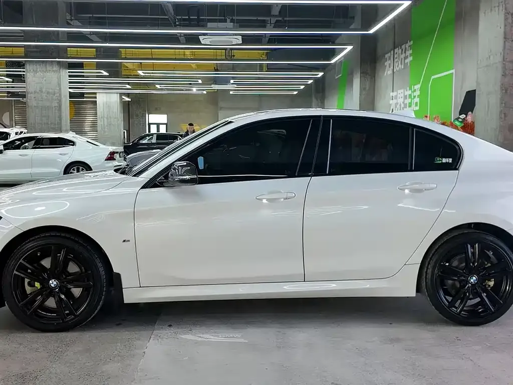 BMW 1 Series 2023 из CN, фото 4