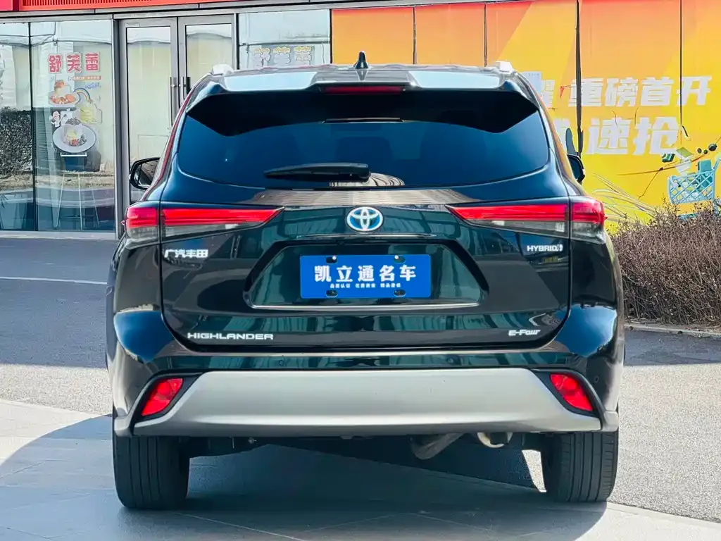 Toyota Highlander — фото 8